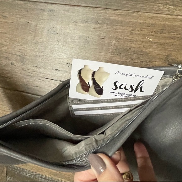 The Sash Bag Carbon Grey Classic+ Leather Crossbody Sling Bag - Picture 3 of 10